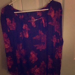 Women’s plus size v neck tee